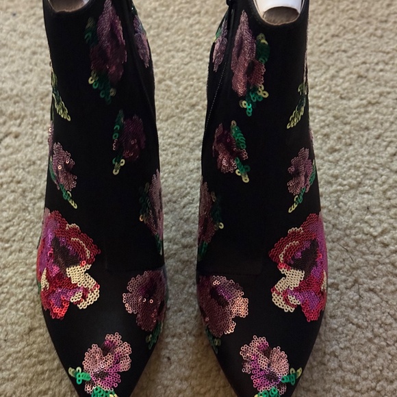 Betsy Johnson Sequin Flower Midi heel Boots 8.5 w - Picture 2 of 3